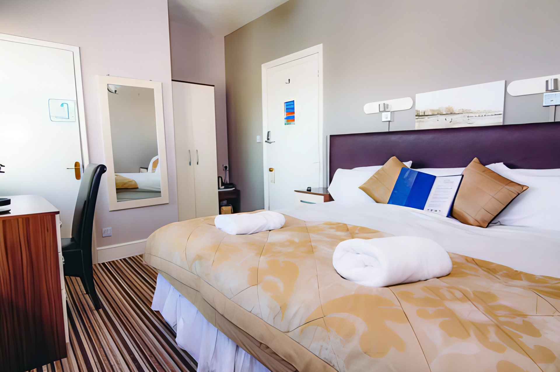 Room Image 8